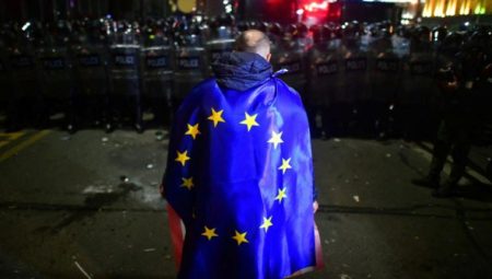 Deniz Berktay, Kiev’den bildiriyor: ‘Gül İhtilali’ni hatırlattı