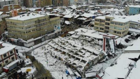 Eğitim enkaz altında: Uzaktan eğitim kararı sorunu çözmüyor bilgisayar yok, internet yok, kitap yok