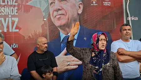 Yurttaşlar AKP vilayet başkanlığının kapısına dayandı: ‘Depremde de kimsesizdik artık de kimsesiziz’